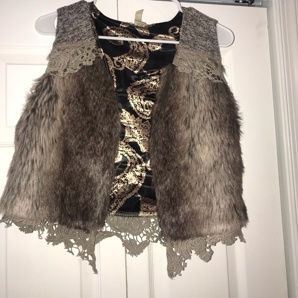 Cropped fur vest